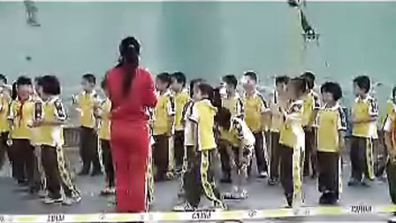 小学一年级体育优质课视频《投掷轻物》_张老师