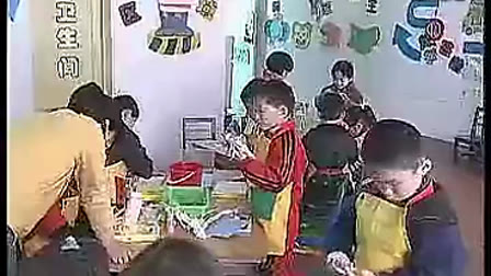 幼儿园大班美术优质课展示《神奇的纸筒》_刘老师