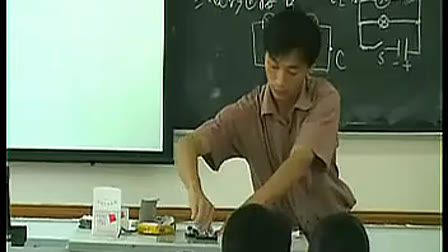 九年级初中物理优质课视频《连接串联电路和并联电路》_张德全